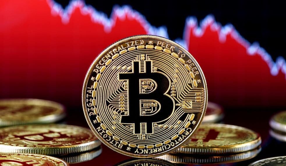 Το Bitcoin διολισθαίνει στα 55.000$ καθώς ο COVID ανησυχεί τις παραδοσιακές αγορές.
