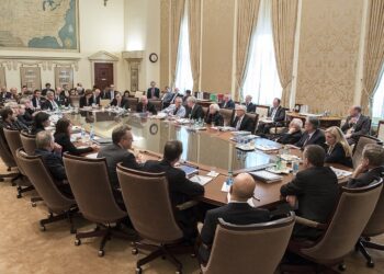 Συνεδρίαση της FOMC στο κτίριο Eccles, σε άρθρο για την απόφαση της Fed για τα επιτόκια
